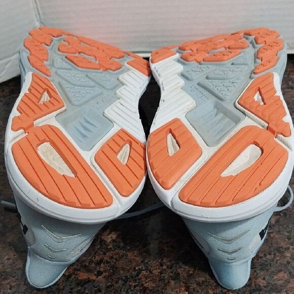 Hoka Gray Athletic Shoes with Cushioned Midsole.....SIZE 7.5...EUC - Picture 7 of 9